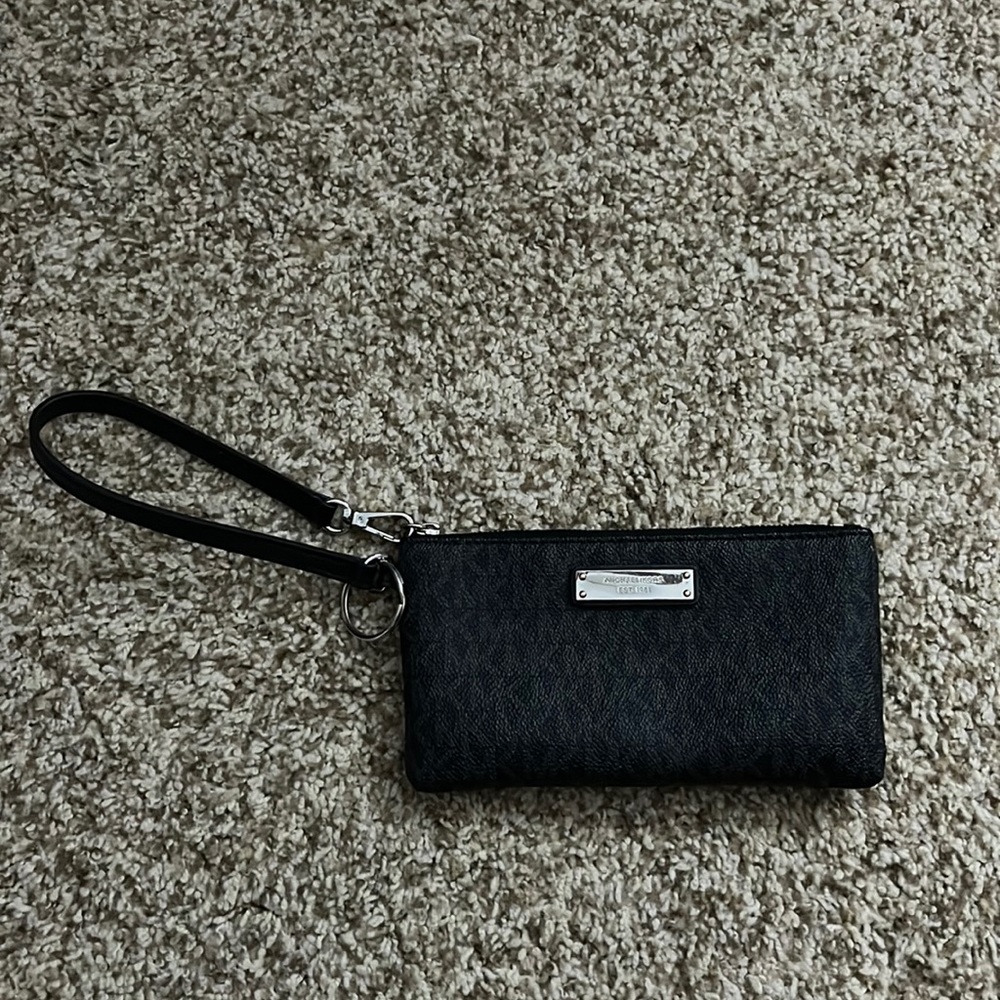 Michael Kors wristlet